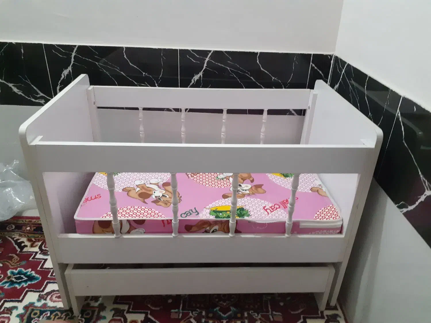 تخت نوزاد|تخت و صندلی بچه|سراب, |دیوار