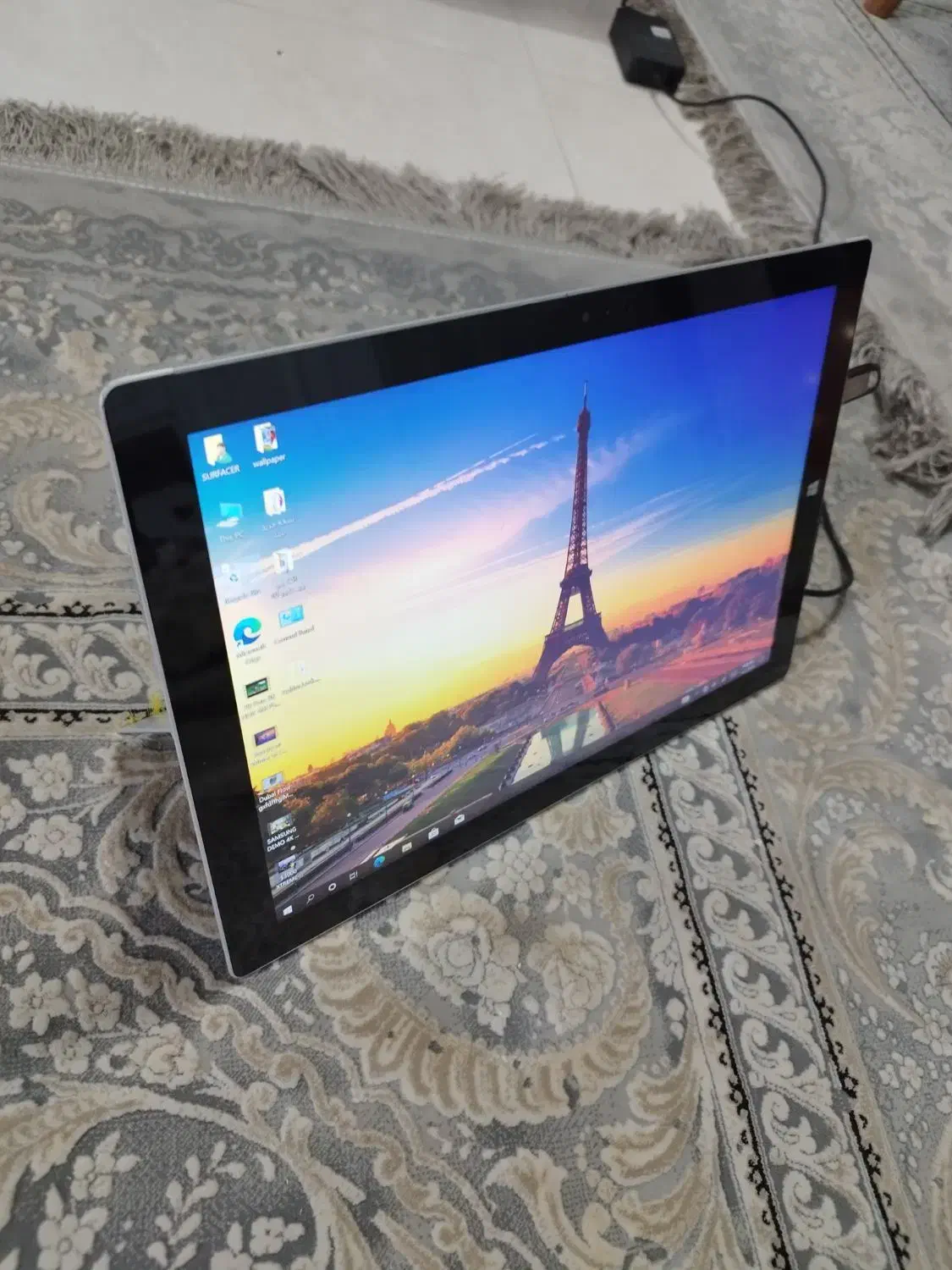 surface|تبلت|تهران, طرشت|دیوار