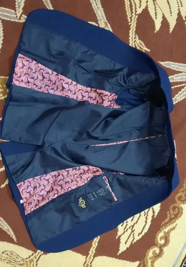 کت تک|لباس|اصفهان, ستار|دیوار