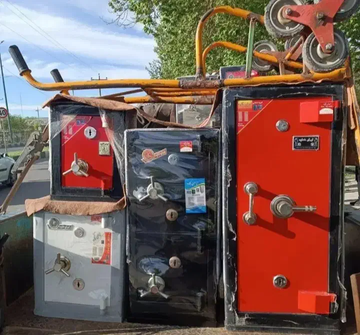 گاوصندوق ساده وبا رمز تایوانی اصل موجود میباشد|ابزارآلات|پیرانشهر, |دیوار