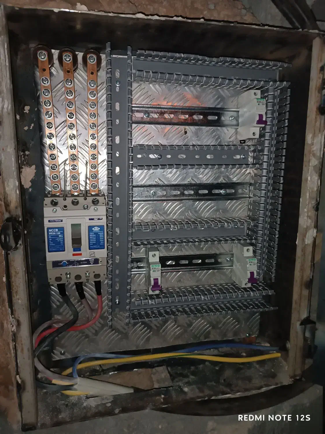 برقکار،رفع عیب و اتصالات برقی،|خدمات پیشه و مهارت|بندرعباس, |دیوار