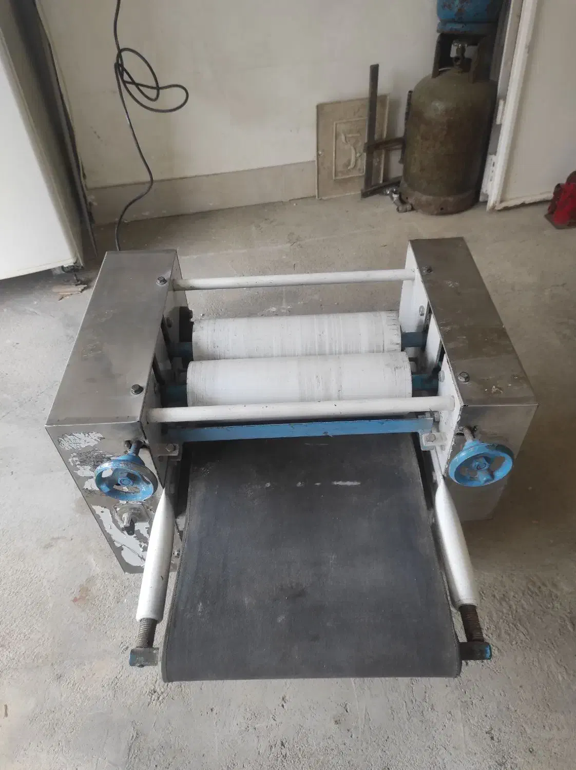 خمیر پهن کن|کافی‌شاپ و رستوران|پیرانشهر, |دیوار