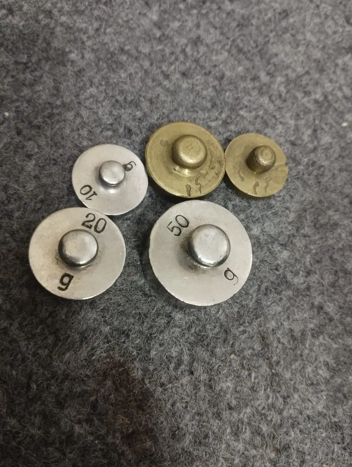 سنگ ترازو|کلکسیون اشیاء عتیقه|ری, شهرک نظامی|دیوار