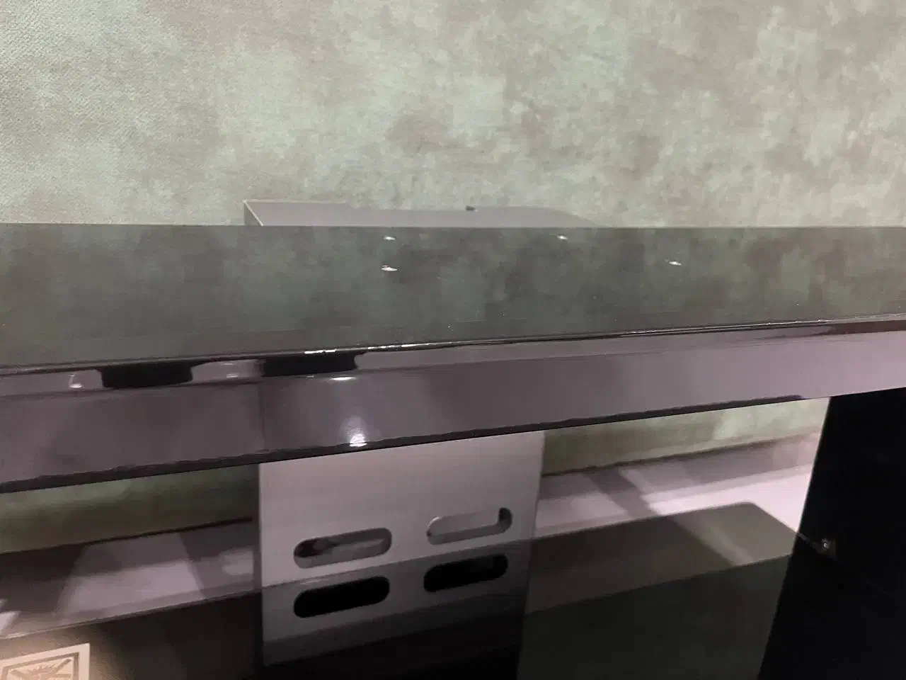 میز تلویزیون سونی مشکی Sony بسیار شیک و تمیز|میز تلویزیون|شاهین‌شهر, فردوسی|دیوار