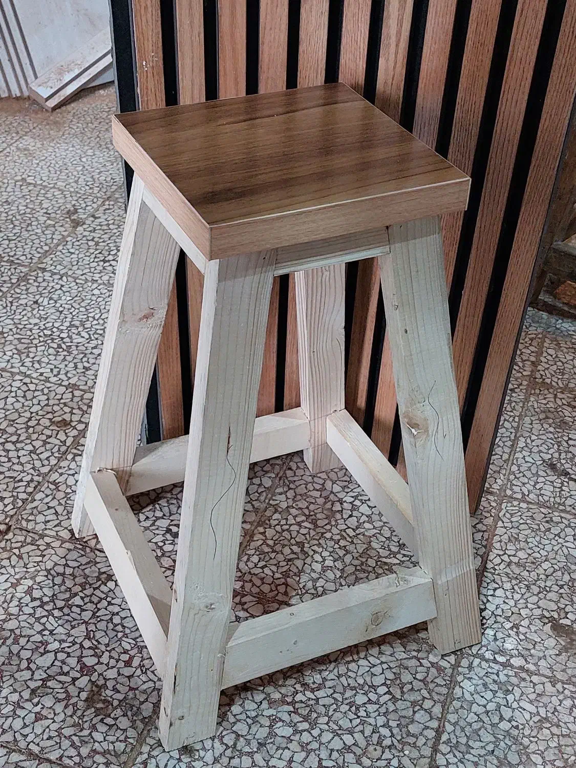 چهار پایه چوب روسی|صندلی و نیمکت|قم, در بهشت|دیوار