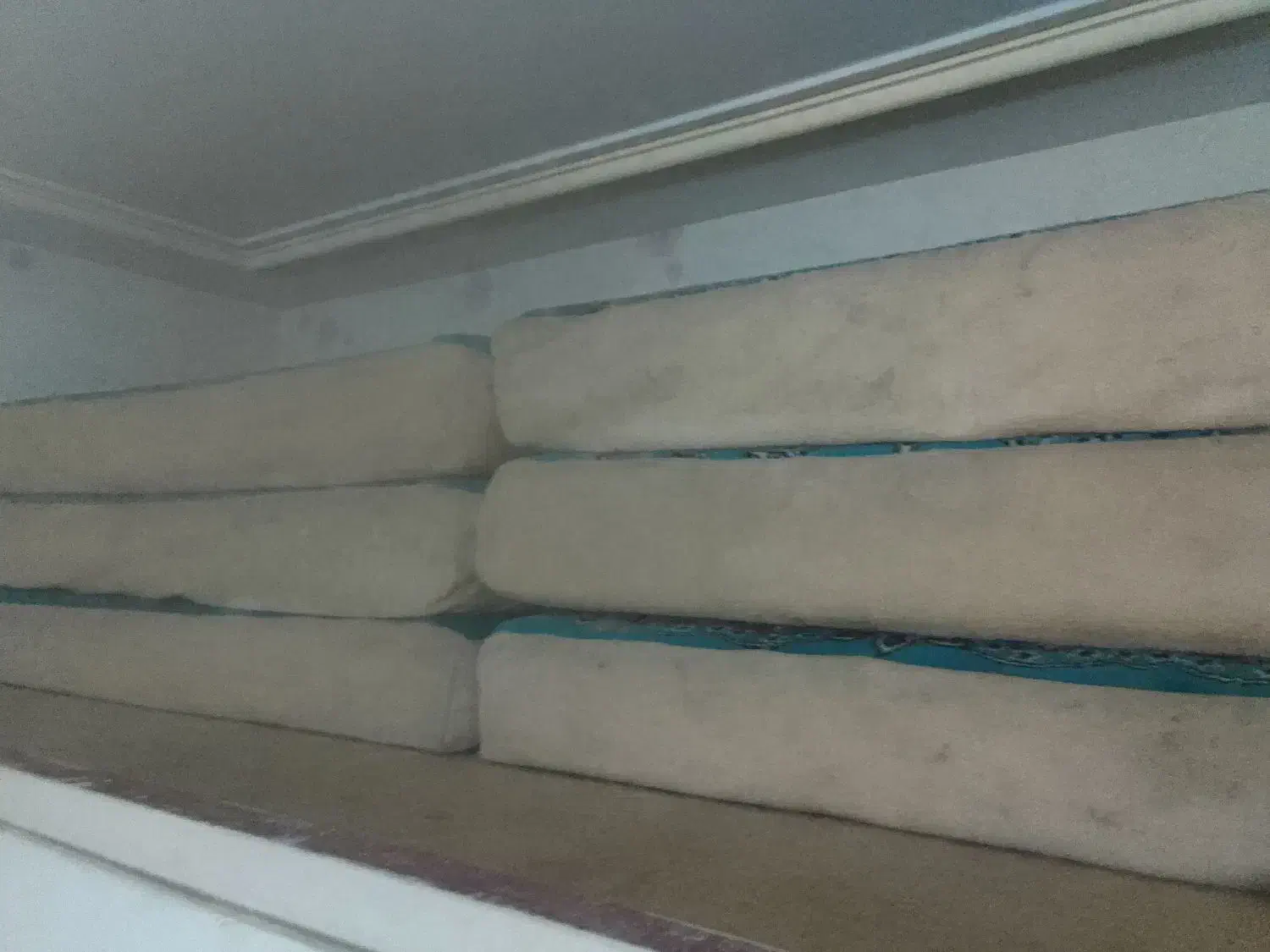 پشتی فیروزه ای|پشتی|آران و بیدگل, |دیوار