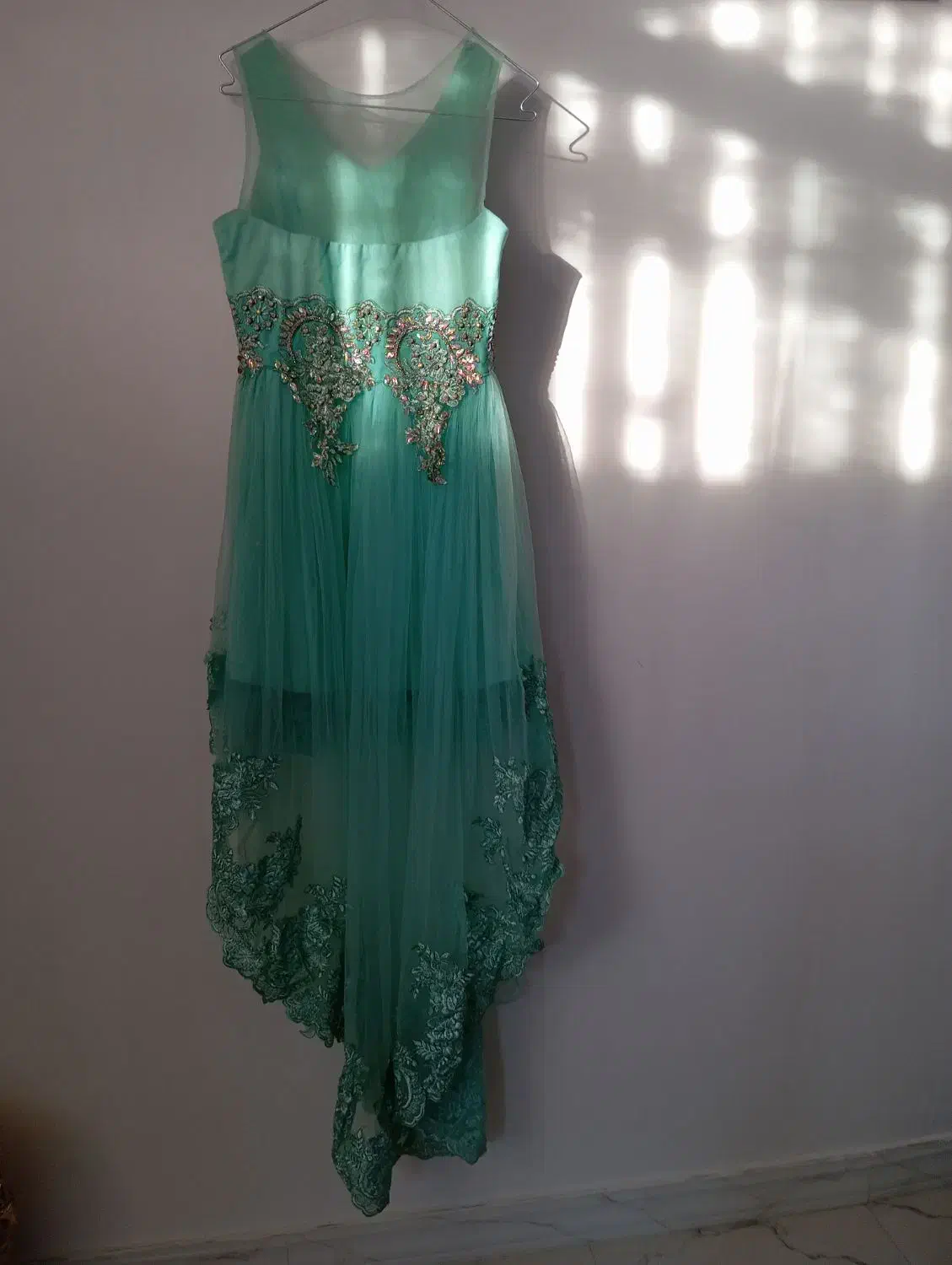 لباس مجلسی|لباس|کنگاور, |دیوار