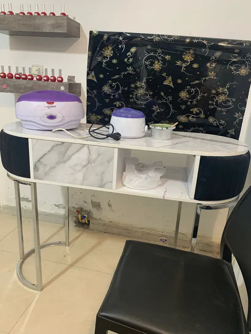 میز ناخن با قیمت مناسب به فروش میرسد|آرایشگاه و سالنهای زیبایی|قشم, |دیوار