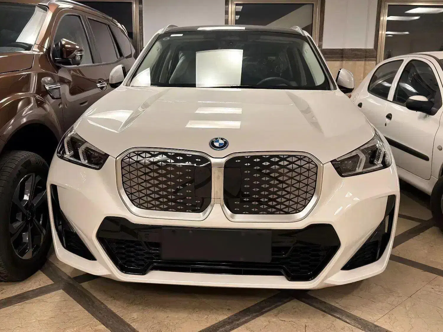 بی ام و ix1 با کیت M سفید مدل 2025 خشک با مدارک|خودرو سواری و وانت|تهران, امانیه|دیوار