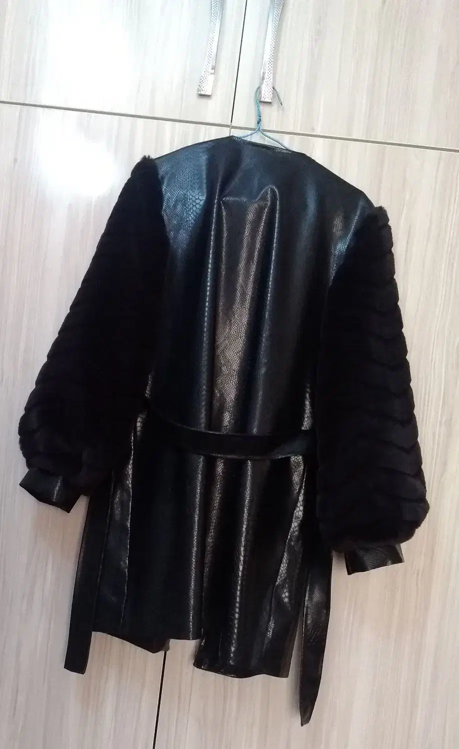 کاپشن چرم|لباس|مراغه, |دیوار