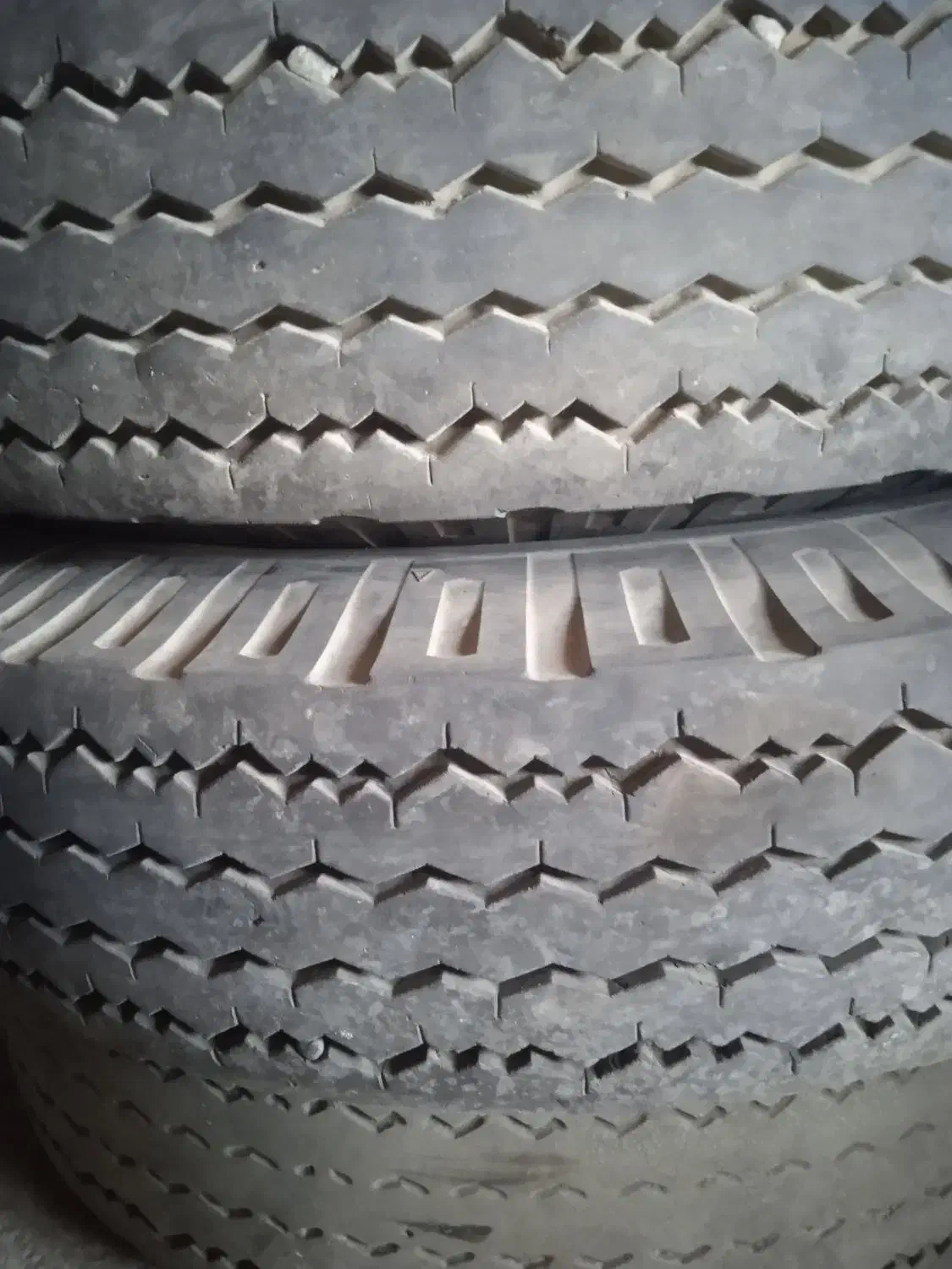 لاستیک نیسان وخاور  تریلی کشاورزی|قطعات یدکی و لوازم جانبی|بجنورد, |دیوار