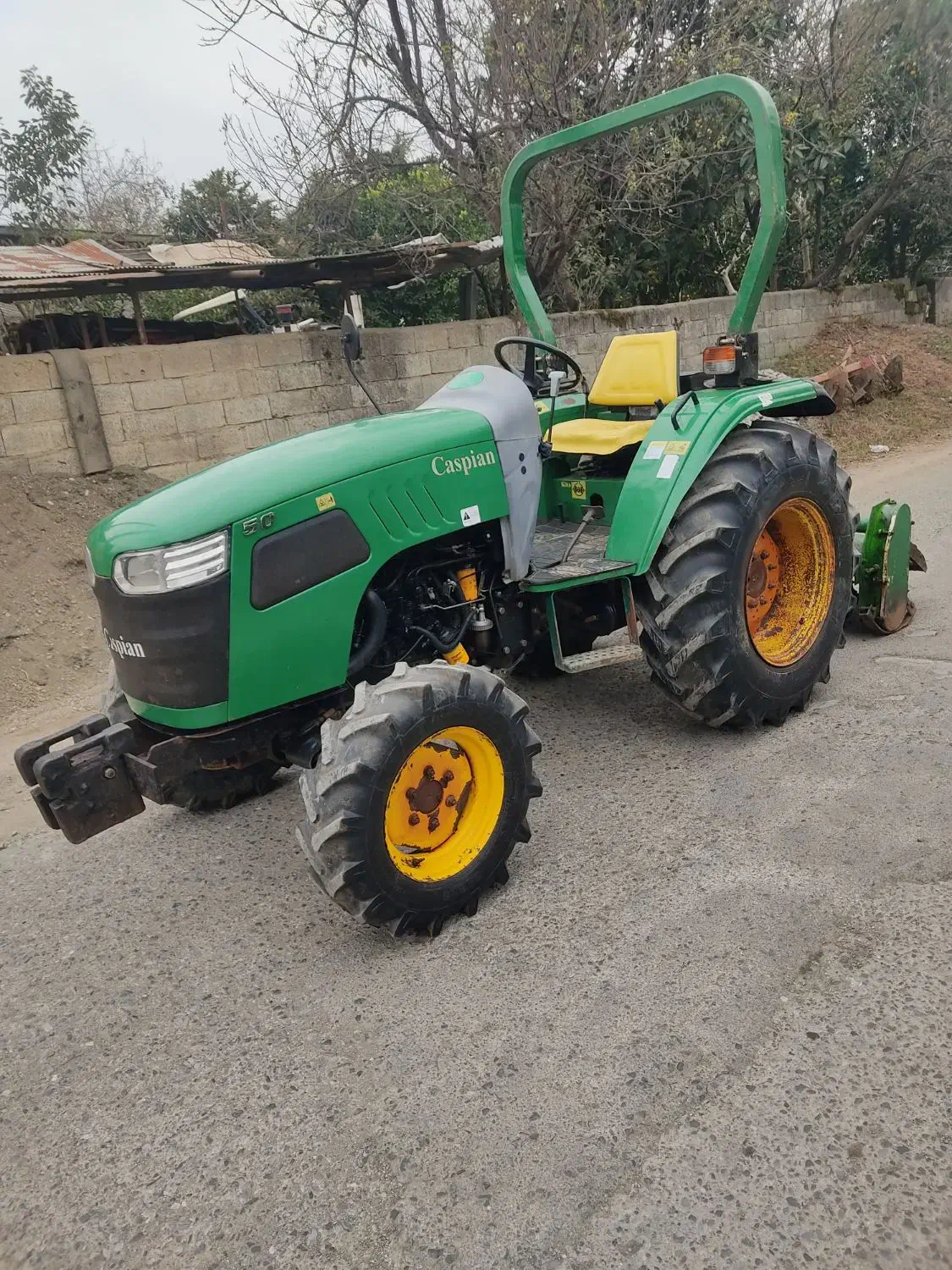 تراکتور کاسپین 504|خودرو سنگین|پره‌سر, |دیوار