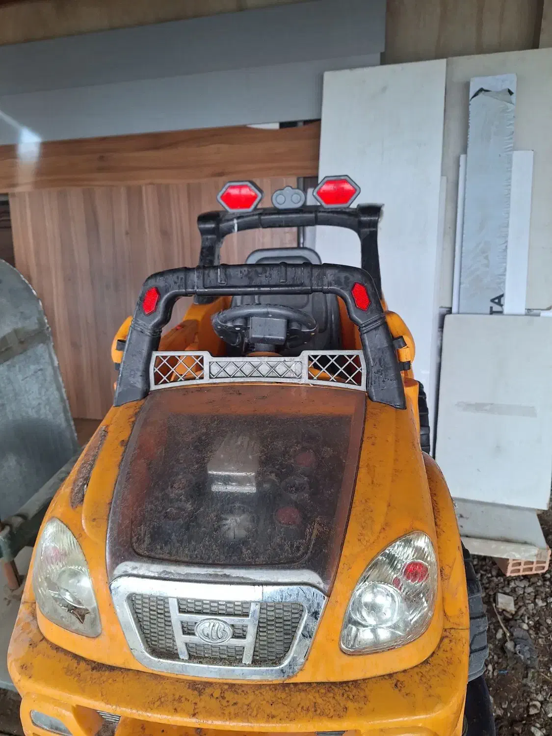 اسباب بازی|اسباببازی بچه|شاهینشهر, گزبرخوار|دیوار