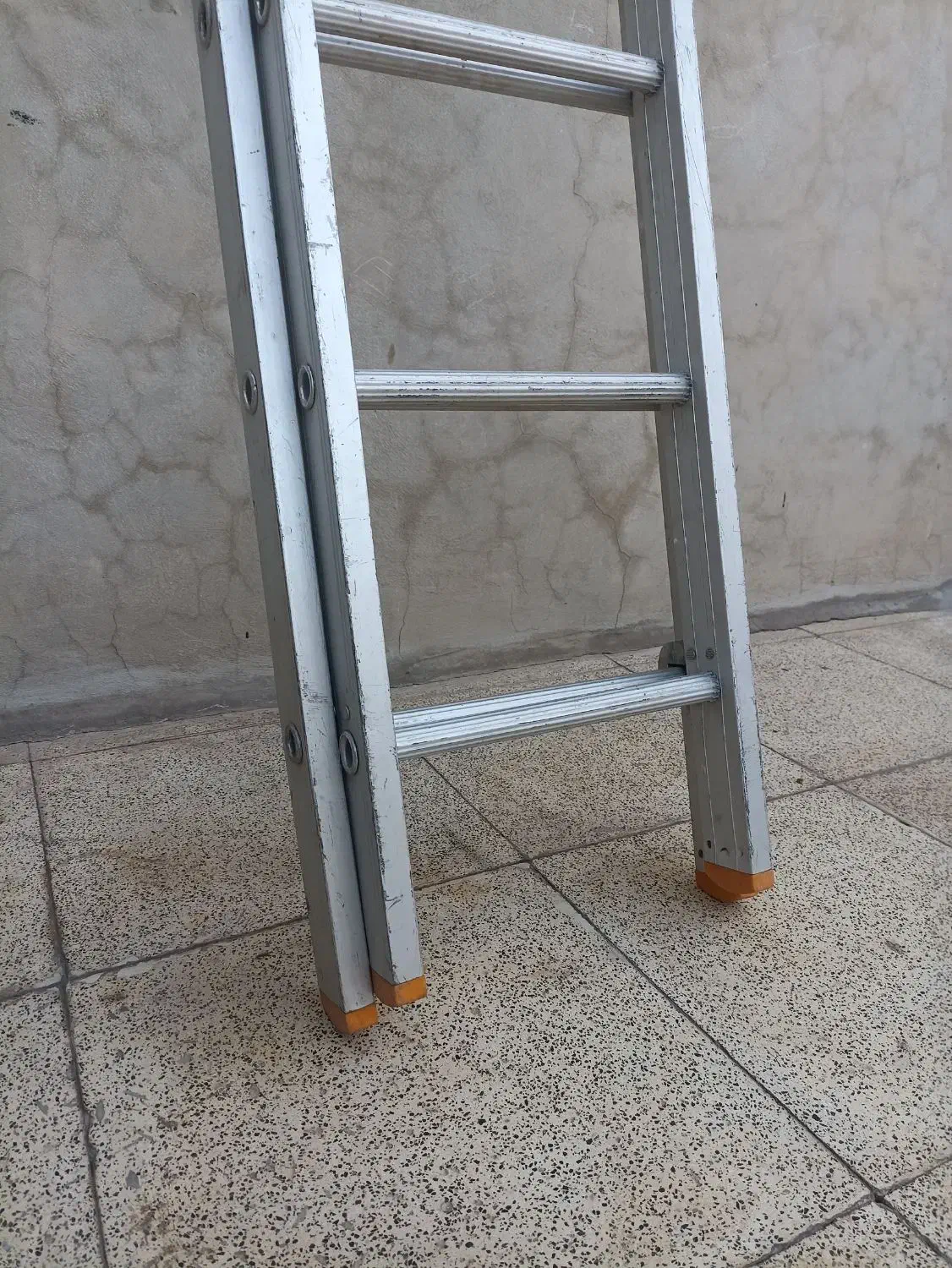 نردبان دو لنگ|ابزارآلات|قرچک, زیبا شهر|دیوار