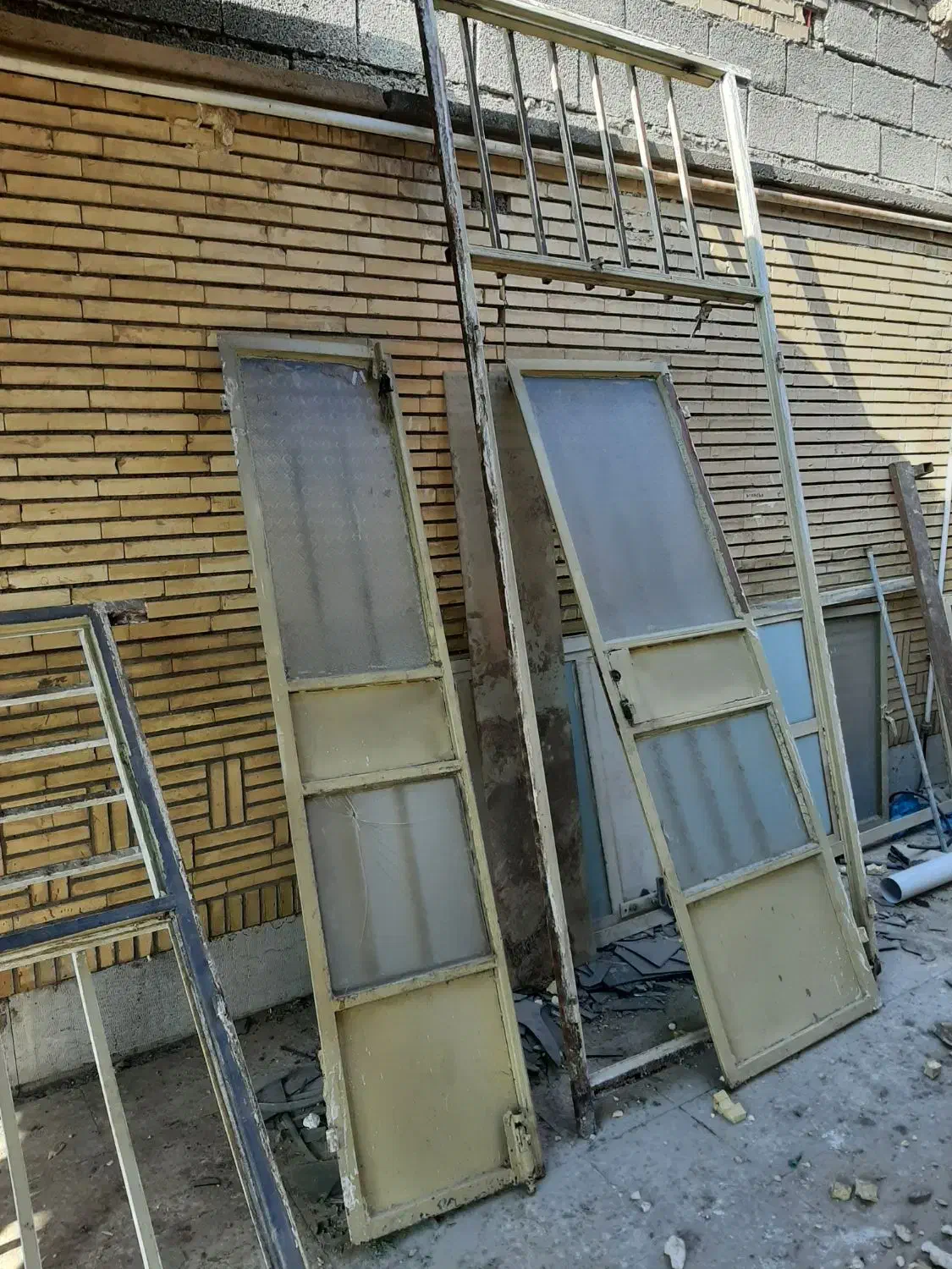 فروش انواع درب پنجره .کابینت .فرم در زیرخاکی|مصالح و تجهیزات ساختمان|مسجد سلیمان, |دیوار