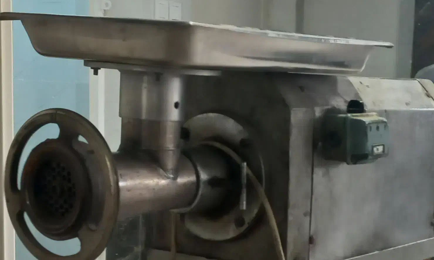 چرخ گوشت گیربکسی|ماشین‌آلات صنعتی|ری, شهید غیوری (ابن باویه)|دیوار