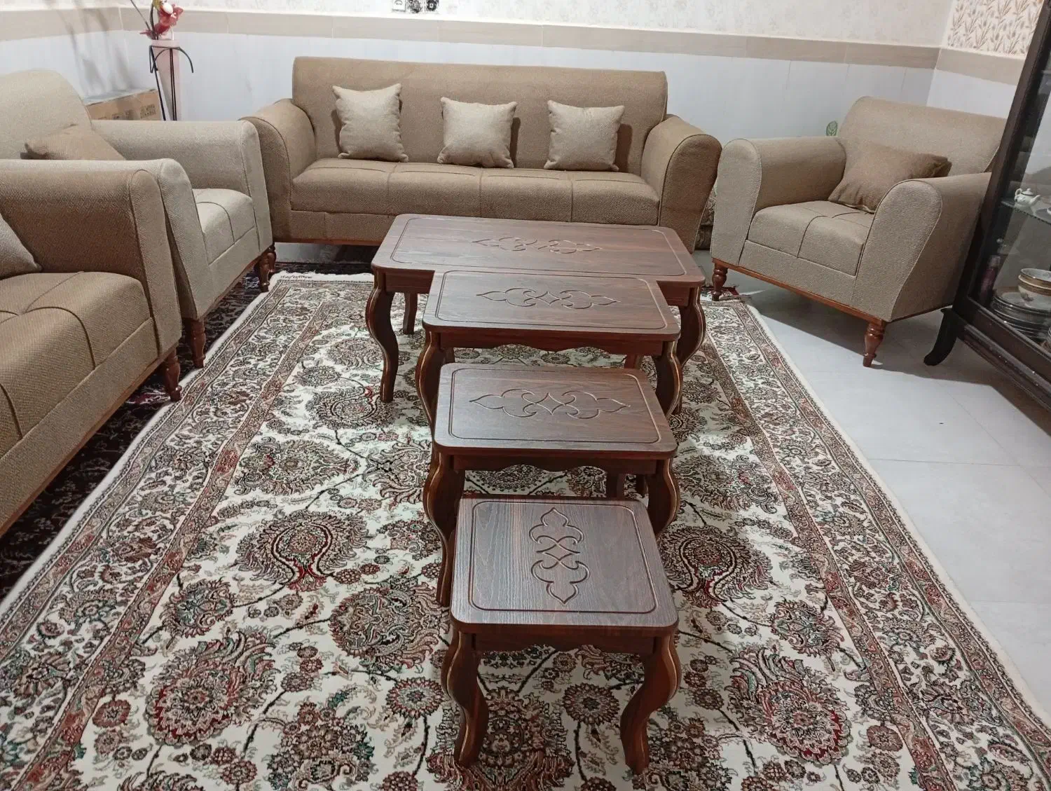 مبل راحتی همراه با عسلی|مبلمان خانگی و میز عسلی|ماهیدشت, |دیوار