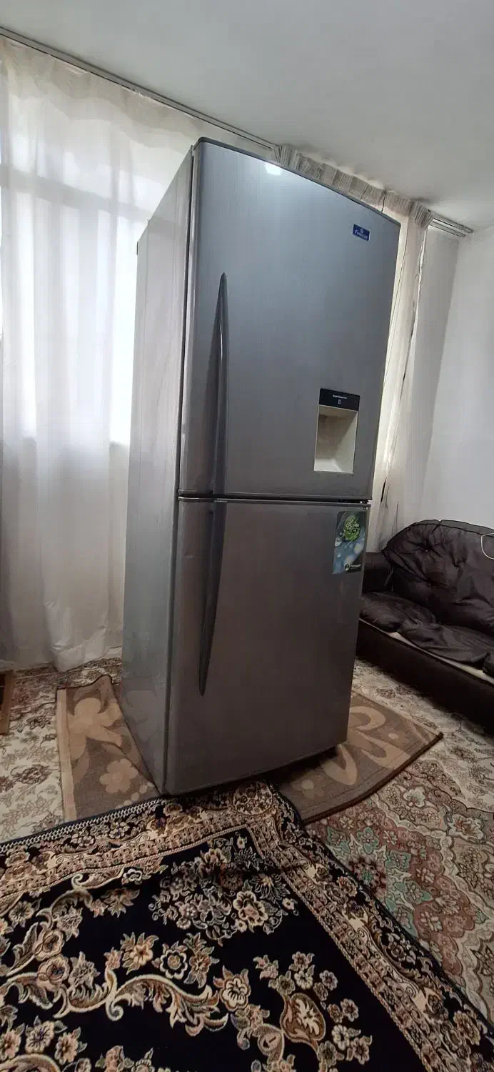 یخچال فریزر فروزان تمیز نیاز به تعمیر|یخچال و فریزر|مشهد, رده|دیوار