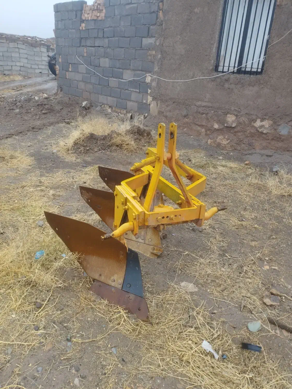 یک عدد گاواهن|ماشین‌آلات صنعتی|میان جلگه, |دیوار