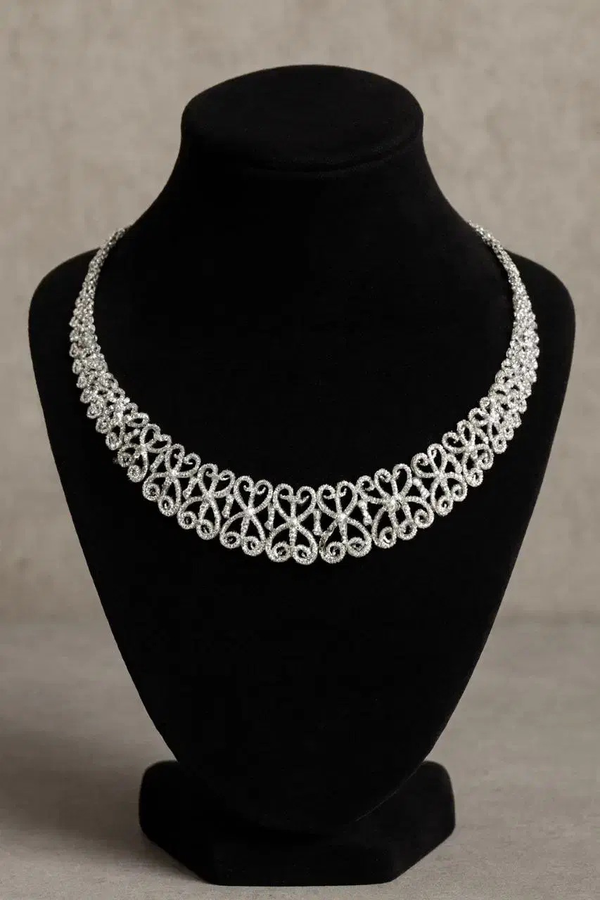 طلا گردنبند فقط ۱۰۰ تومان بالای تابلو کسر نگین|جواهرات|تهران, لاله زار|دیوار