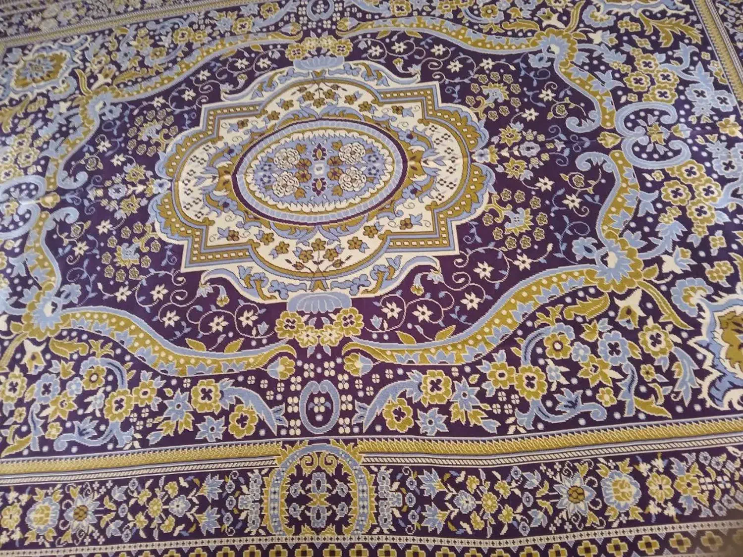 رو فرشی|روفرشی|لاهیجان, فیاض|دیوار