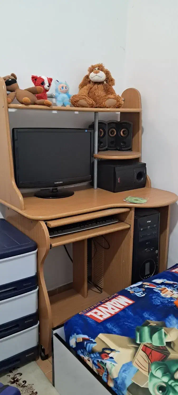 میز کامپیوتر|میز تحریر و کامپیوتر|صومعهسرا, |دیوار