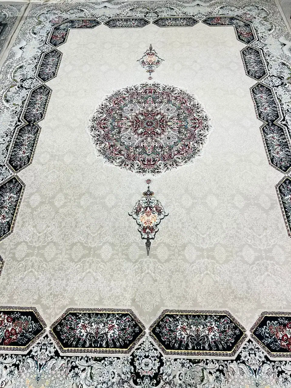 دو عدد فرش 1200شونه طوسی روشن|فرش|آبادان, |دیوار