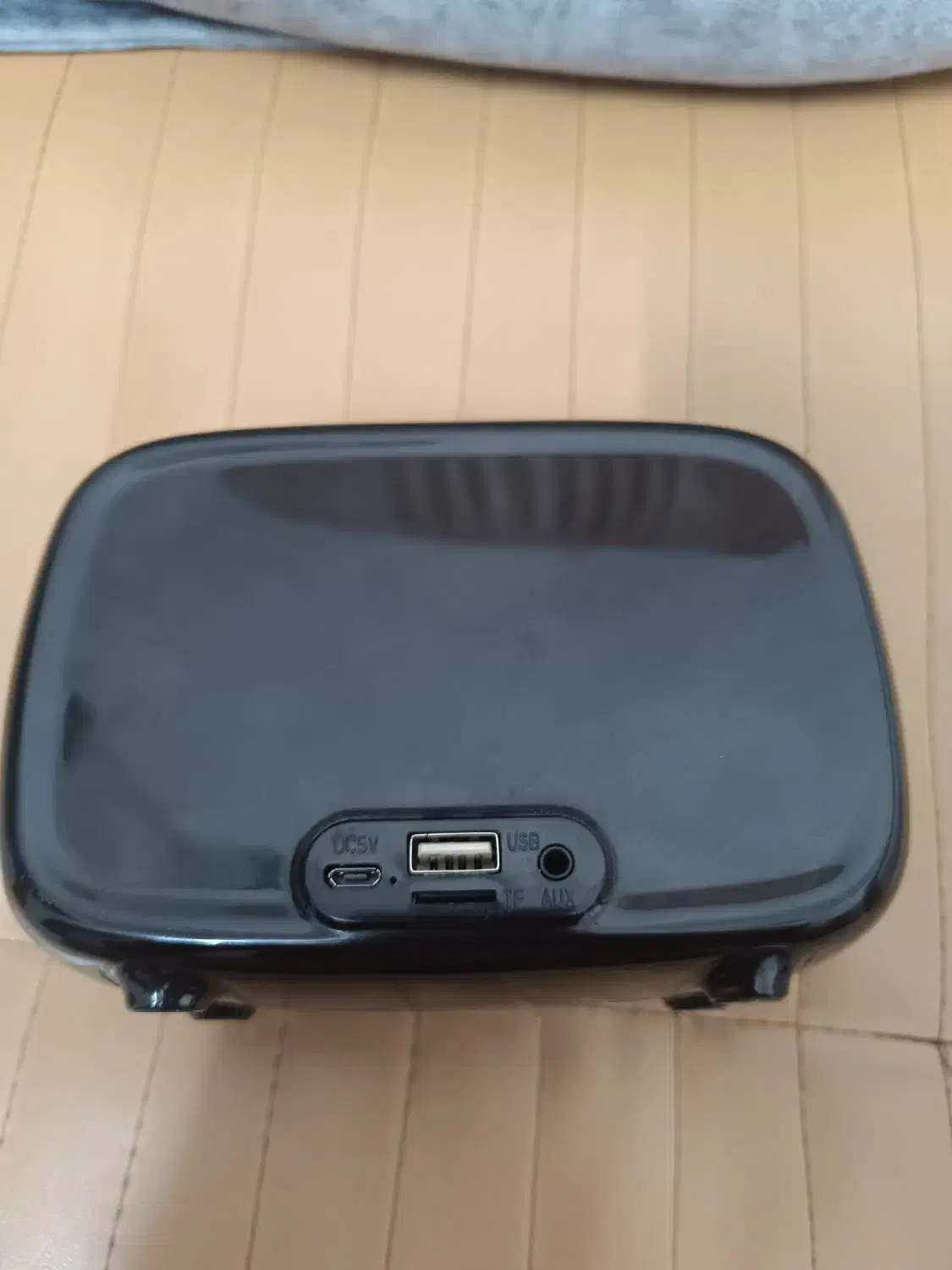 اسپیکر|پخش‌کننده همراه|ری, منصوریه منگل|دیوار