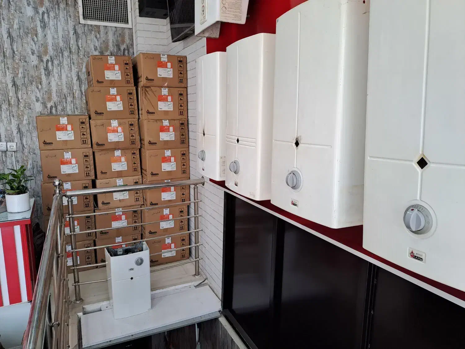 طرح تعویض ابگرمکن دیواری بوتان 3115 آکبند|آبگرمکن، پکیج، شوفاژ|اصفهان, برازنده|دیوار