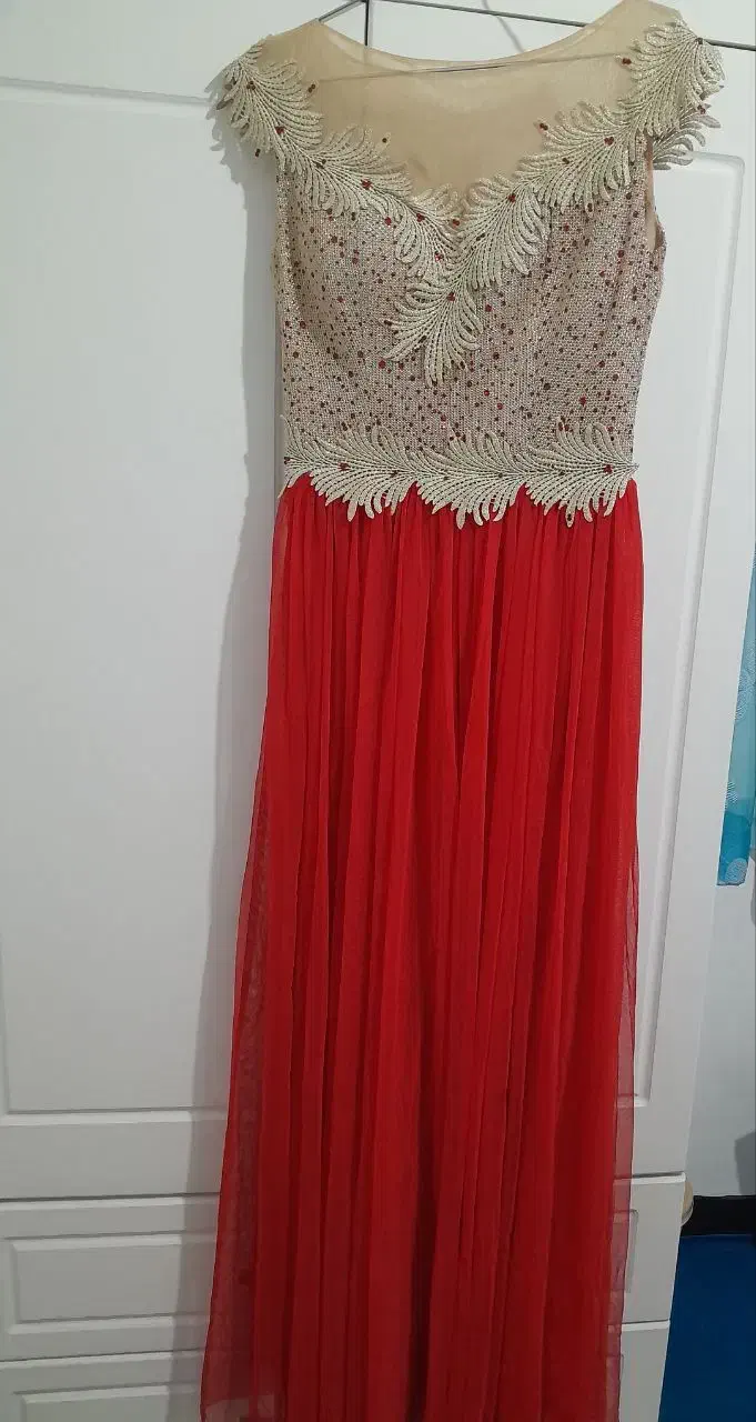 پیراهن مجلسی|لباس|ساری, |دیوار