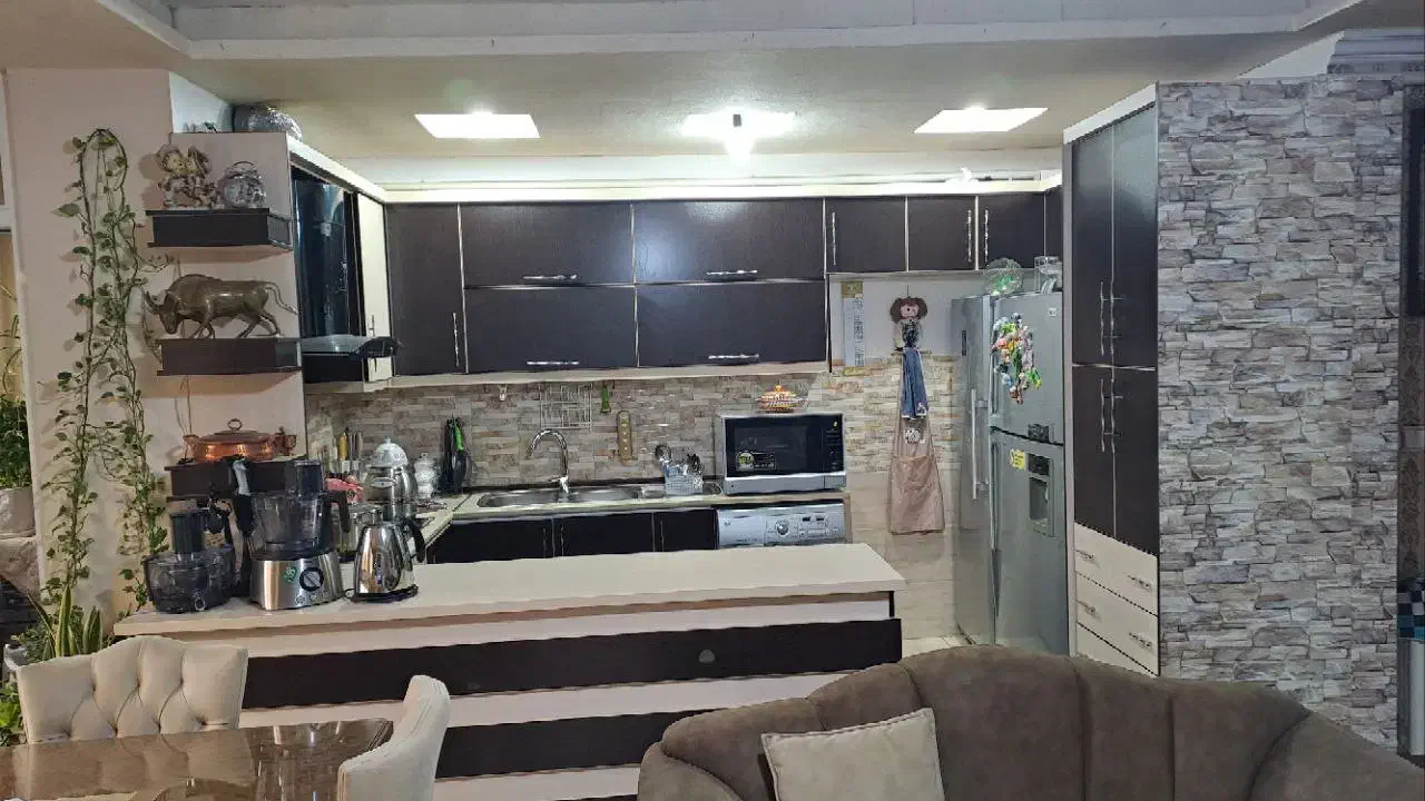 ۸ متر کابینت آشپزخانه تمام ام دی اف کاملا نو|بوفه، ویترین، کنسول|رشت, سعدی (تختی)|دیوار