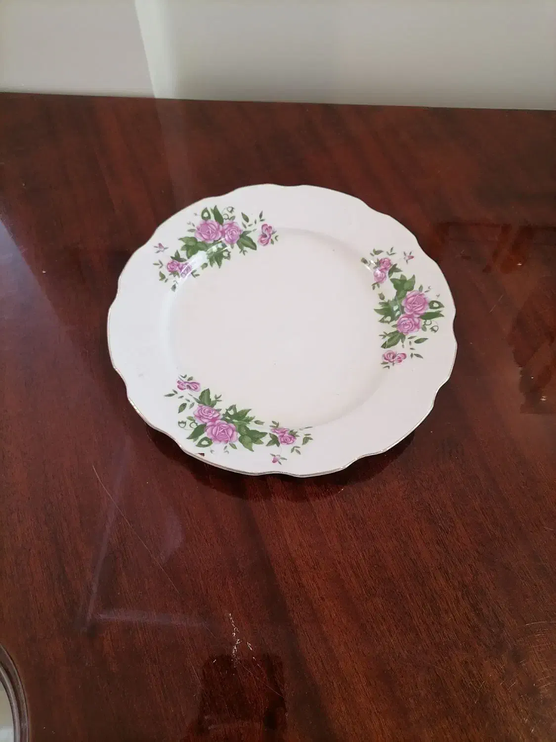 گلسرخی با قدمت بالای ۷۰ سال بدون لب پر بودن|ظروف سرو و پذیرایی|ری, شهرری|دیوار