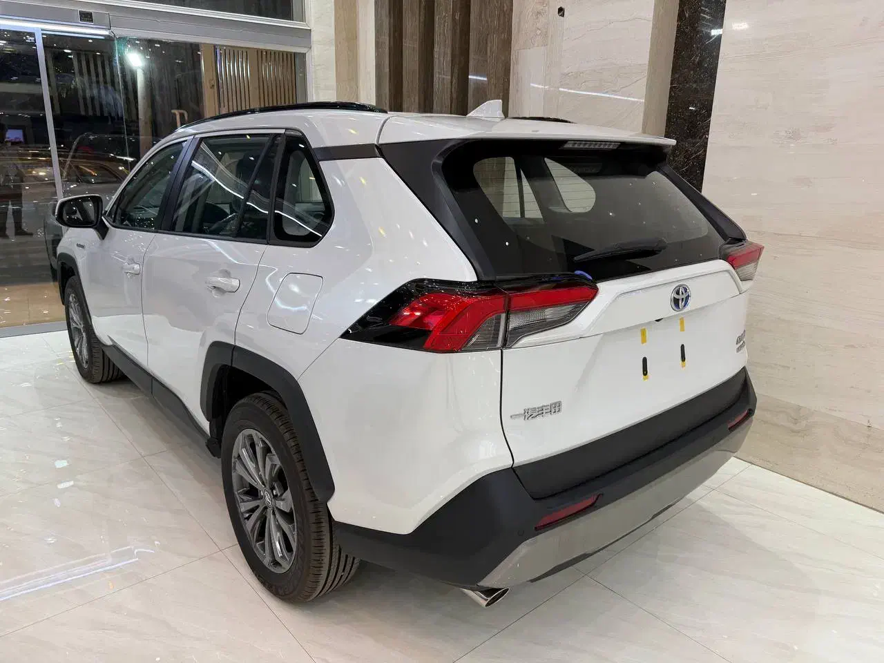 تویوتا رافور هیبرید موتور ۲.۵ مدل ۲۰۲۵|خودرو سواری و وانت|شاهین‌شهر, گزبرخوار|دیوار