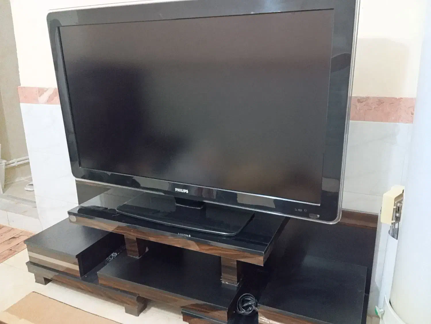 تلویزیون فلیپس 52 اینچ با وسایل کامل|تلویزیون و پروژکتور|سنندج, |دیوار