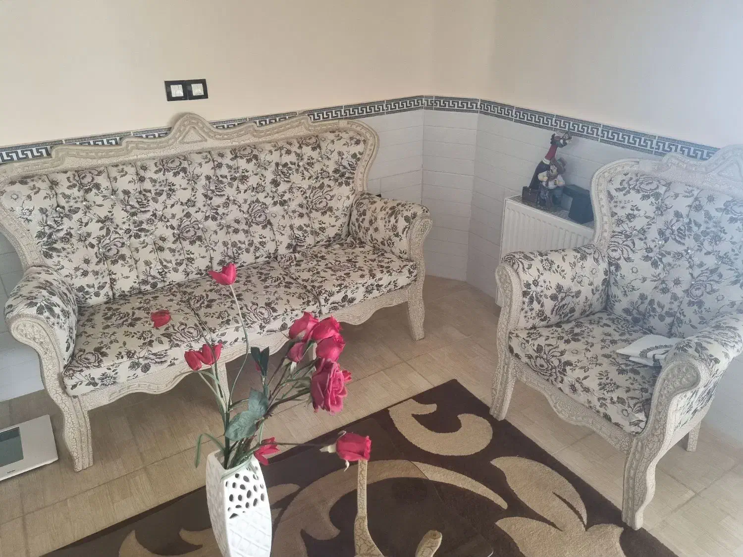 فروش یکجا دو دست مبل با بوفه و آینه و شمعدان|مبلمان خانگی و میز عسلی|خرمدره, |دیوار