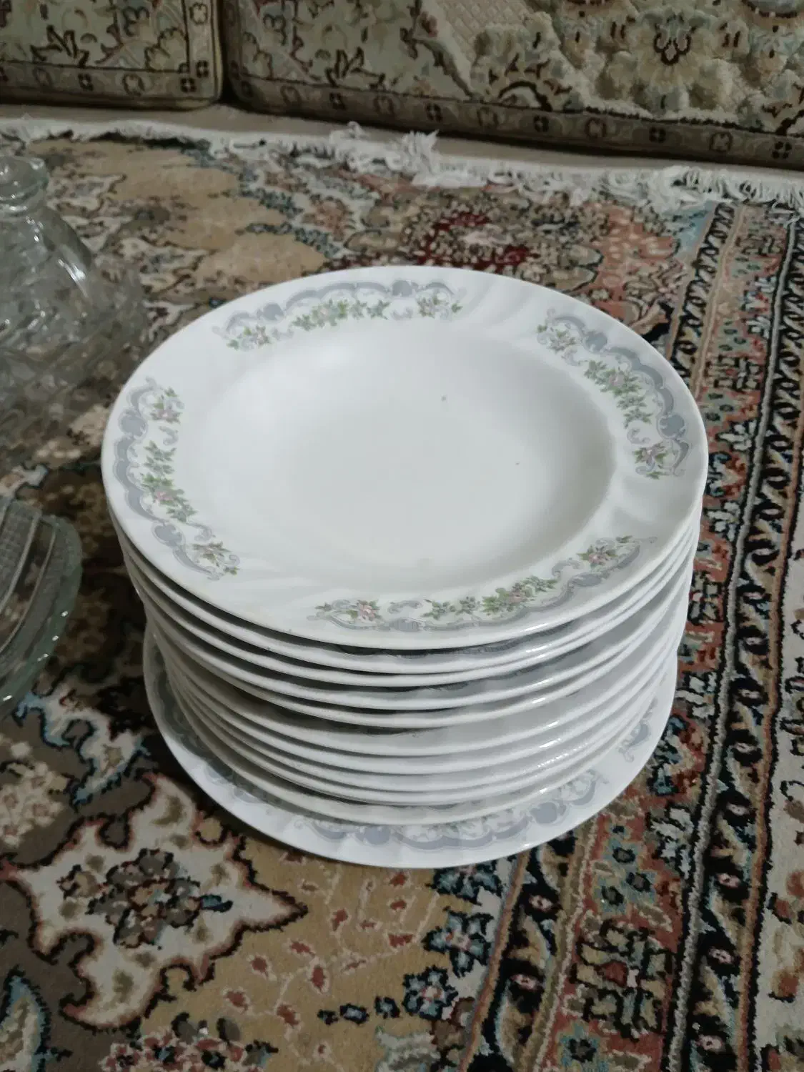 این چینی ها و ظروف شیشه ای و استکانها روهم|ظروف سرو و پذیرایی|خرم‌آباد, |دیوار