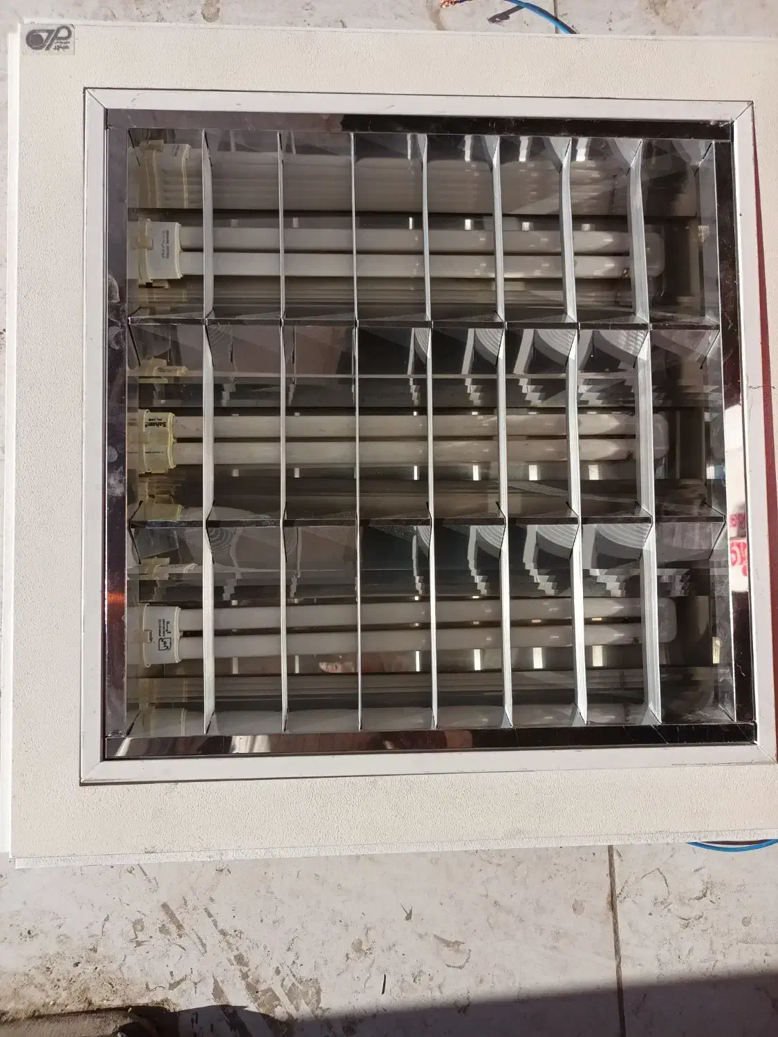 چراغ ۶۰×۶۰ و تایل|لامپ و چراغ|یزد, |دیوار