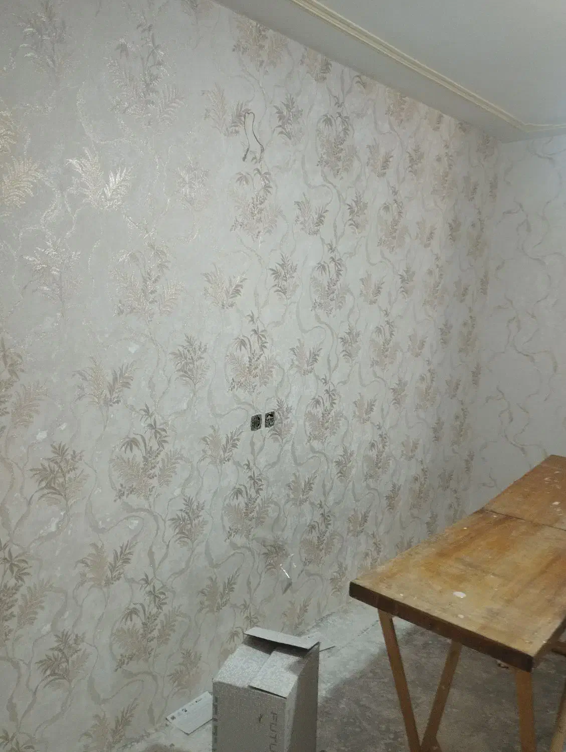 اجرای تابلو و کاغذ دیواری|خدمات پیشه و مهارت|الیگودرز, |دیوار