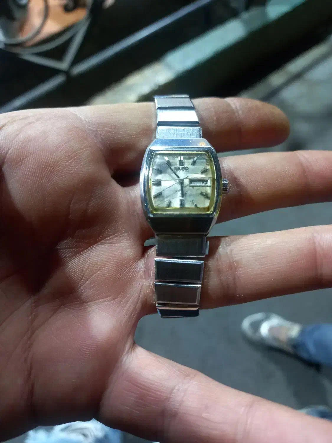 سکو ۵ اصلی ژاپن|ساعت|رباط‌کریم, رباط‌کریم|دیوار