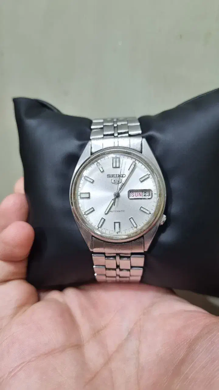 ساعت seiko 5 رنگ نقره ای|ساعت|کاشان, میدان کهنه|دیوار