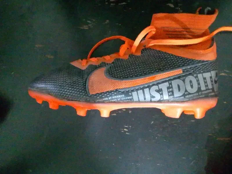 کفش فوتبال میخ دار|کیف، کفش، کمربند|زنجان, |دیوار