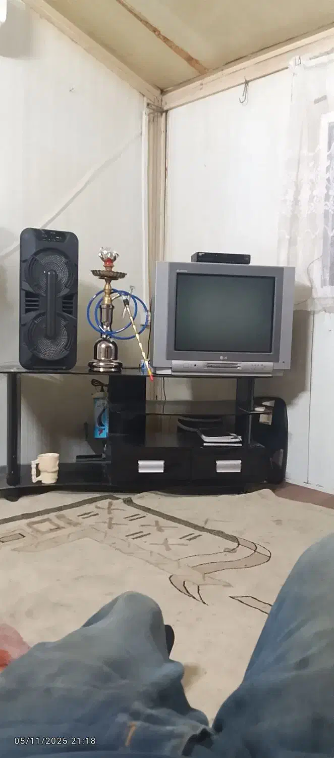 یک عدد تلویزیون و دیجیتال بسیار تمیز|میز تلویزیون|محمودآباد, |دیوار