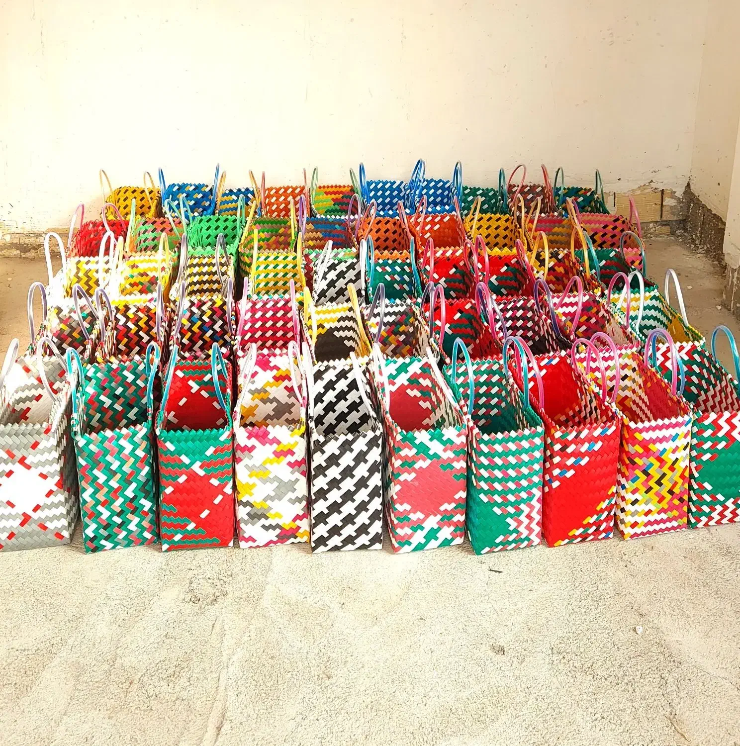 صنایع دستی|کیف، کفش، کمربند|لاهیجان, لیالستان|دیوار