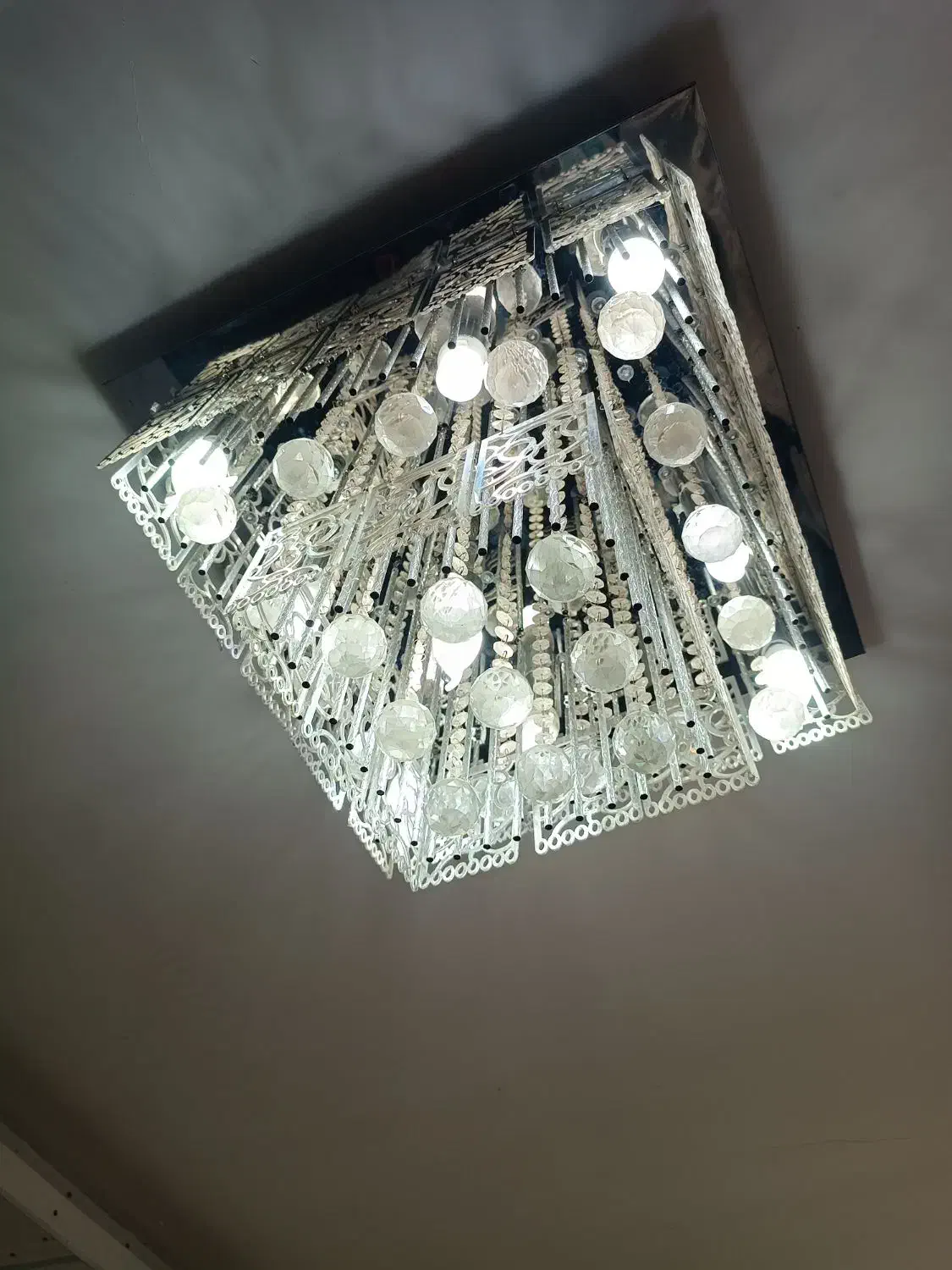 لوستر|لوستر و چراغ آویز|شیراز, ریشمک|دیوار