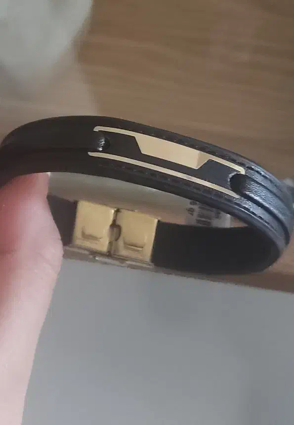 دستبند گم شده|اشیا|رفسنجان, |دیوار