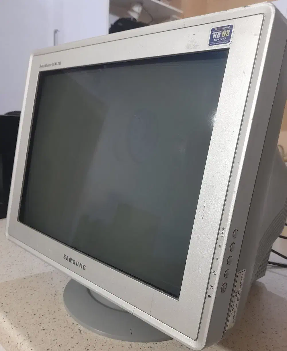مانیتور سامسونگ|قطعات و لوازم جانبی رایانه|صدرا-فارس, فاز ۲|دیوار