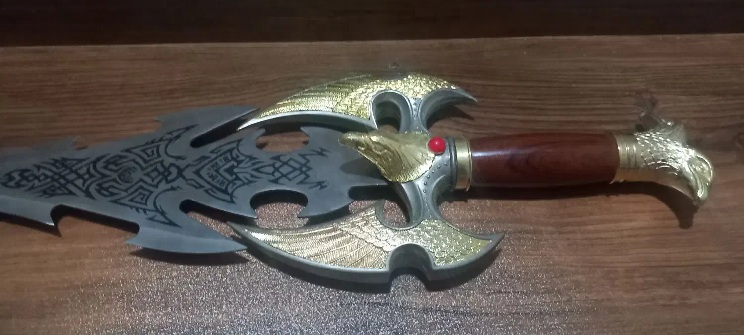 شمشیر و تبرزین و تسبیح|کلکسیون اشیاء عتیقه|پرند, فاز ۲|دیوار