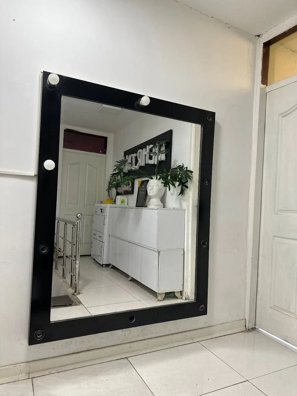 آیینه چراغ دار|آینه|مسجد سلیمان, |دیوار