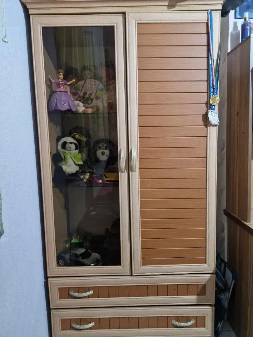 کمد|جاکفشی، کمد، دراور|گلبهار, شهر جدید گلبهار|دیوار