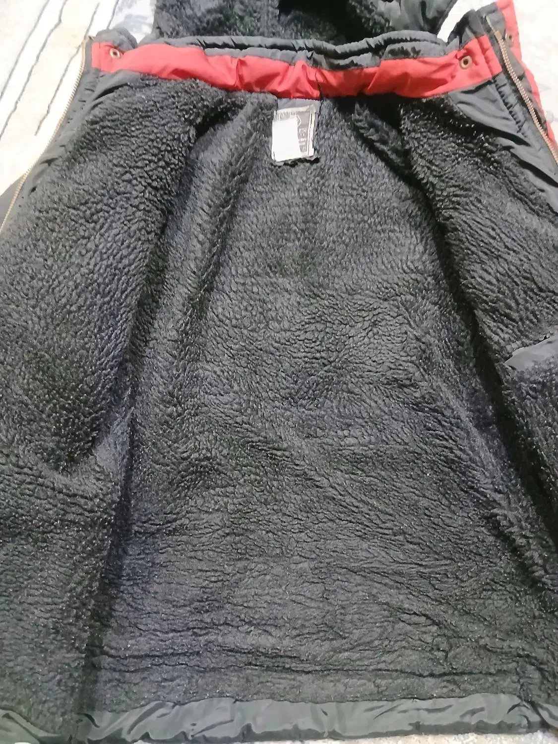 کاپشن|لباس|قروه, |دیوار